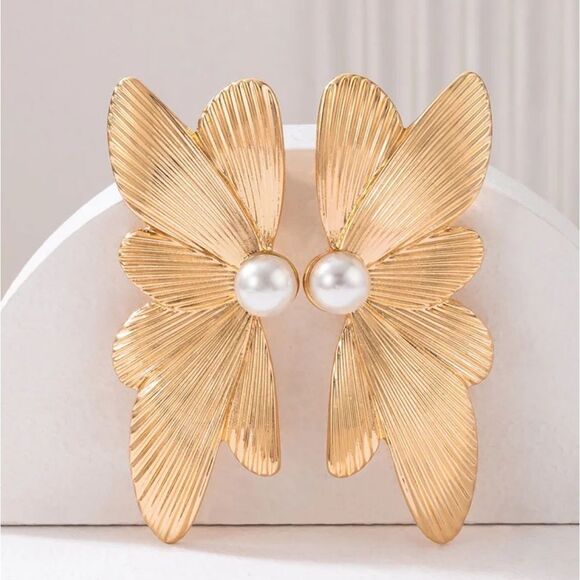 Flower earrings in gold tone #456 - Picture 1 of 7